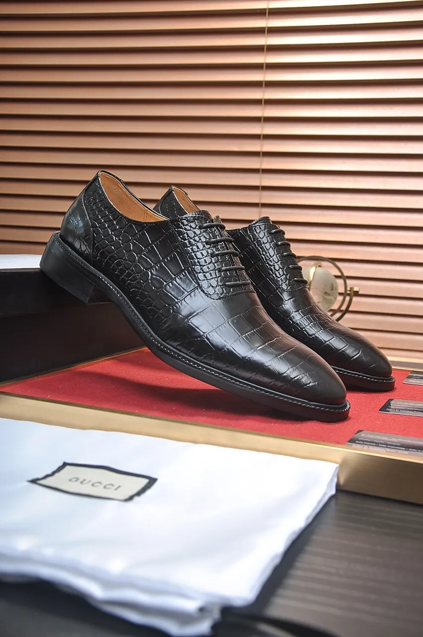 Men's shoes💰540💶Italy's top luxury men's shoe giant (GUCCI) (Gucci) (full cowhide lining) new arrival🍃Original European style🔰 Pleasant to the eye😍In order to make the shoes more durable and non-deformable🌀The production continues to follow traditional methods but there is still no lack of innovation💪Choose original sheepskin for the leather♻️ Smooth and natural And extra bright ⭐Made of imported cowhide, the first choice of rich people 38-45 (45 customized)